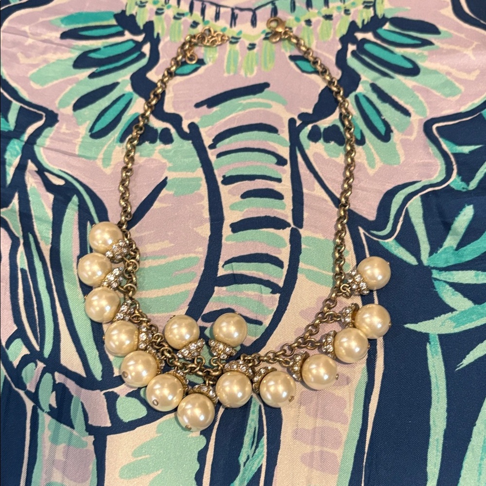 Elegant Gold and Pearl Necklace